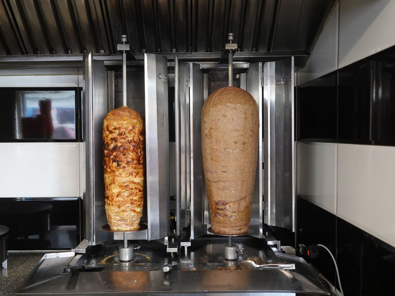 Hähnchen- und Hackfleisch-Drehspieß bei Orient Kebap & Pizza in Waldbronn